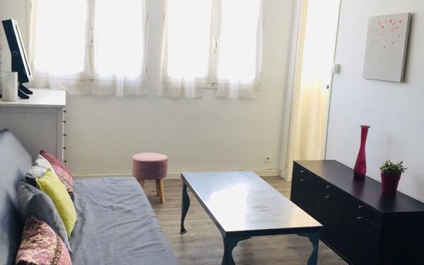 Appartement à louer    2 pièces • 38 m2 Marseille 8