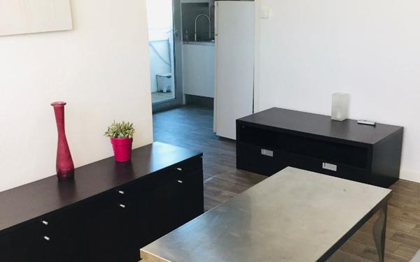 Appartement à louer    2 pièces • 38 m2 Marseille 8