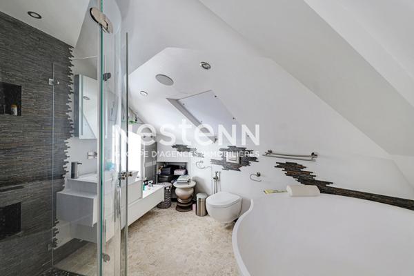 Exclusivité - Face à l'Hippodrome de Saint-Cloud - Comme une Maison - Terrasse - Cave - Parkings - Piscine