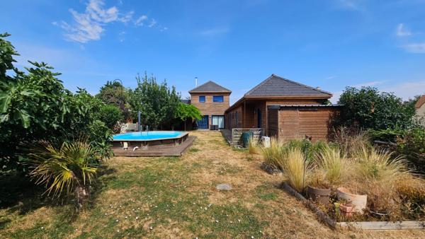Houdan 3 mn / Maison familiale ossature bois de 195 m2 avec dépendances et piscine
