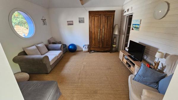 Houdan 3 mn / Maison familiale ossature bois de 195 m2 avec dépendances et piscine