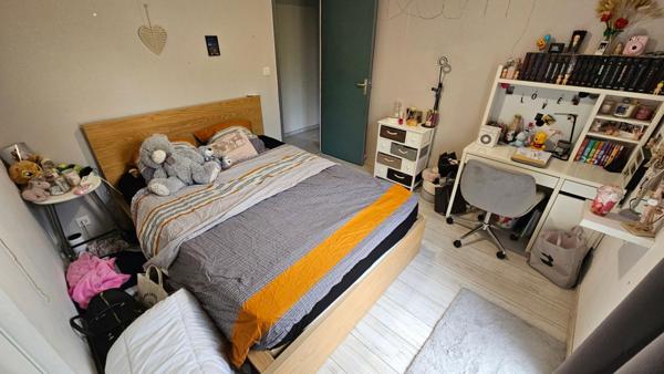 Houdan 3 mn / Maison familiale ossature bois de 195 m2 avec dépendances et piscine