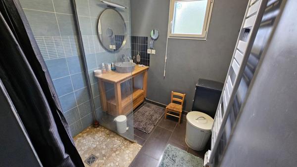 Houdan 3 mn / Maison familiale ossature bois de 195 m2 avec dépendances et piscine