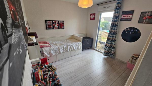 Houdan 3 mn / Maison familiale ossature bois de 195 m2 avec dépendances et piscine