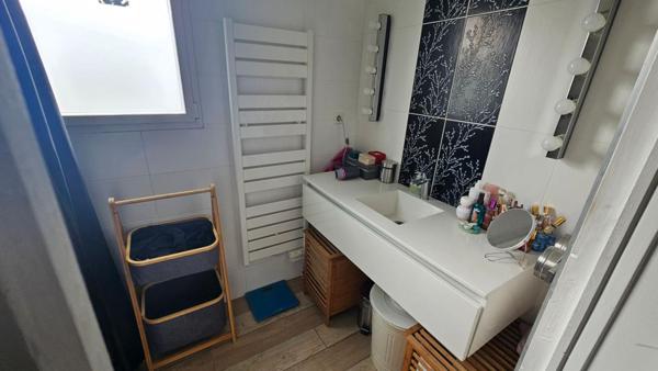 Houdan 3 mn / Maison familiale ossature bois de 195 m2 avec dépendances et piscine