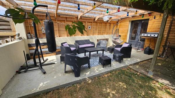 Houdan 3 mn / Maison familiale ossature bois de 195 m2 avec dépendances et piscine
