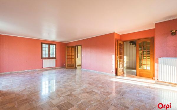 Maison à vendre    6 pièces •  Mont-sur-Courville