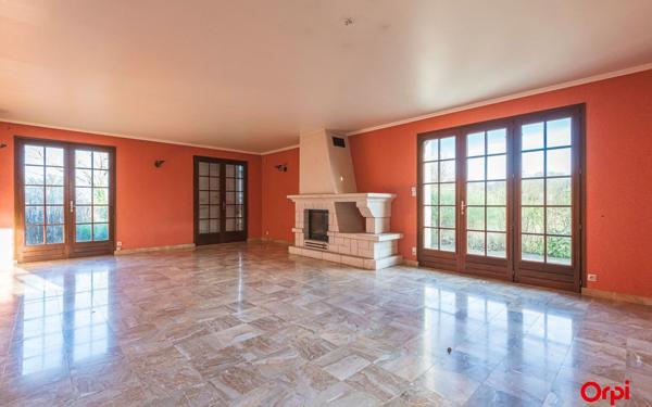 Maison à vendre    6 pièces •  Mont-sur-Courville