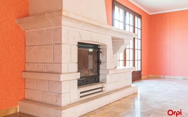 Maison à vendre    6 pièces •  Mont-sur-Courville