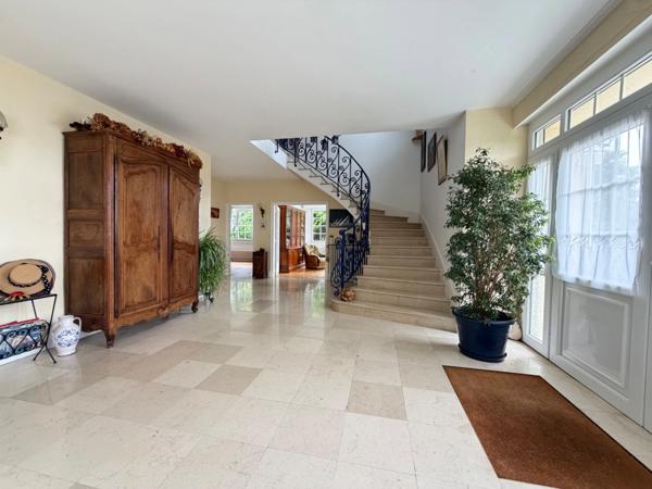 Maison 8 pièces, 303 m2