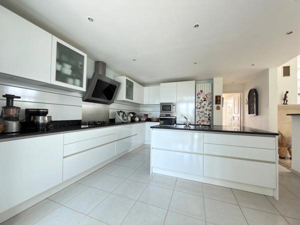 Maison 8 pièces, 303 m2