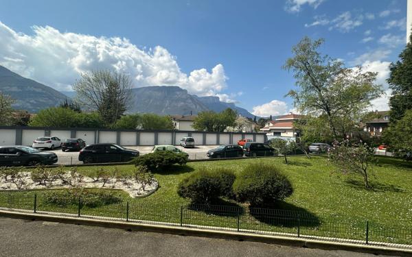 Appartement à vendre    3 pièces • 59 m2 Saint-Égrève