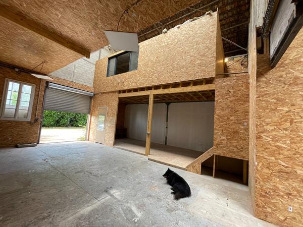Pessac proche du centre local professionnel  de plus de 150m2 à louer