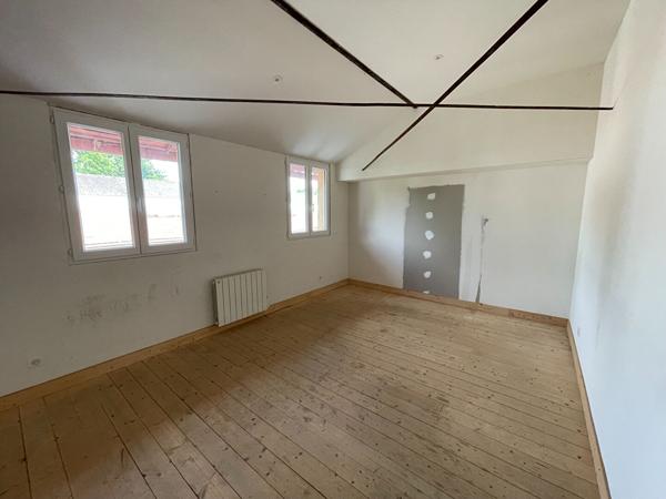 Pessac proche du centre local professionnel  de plus de 150m2 à louer