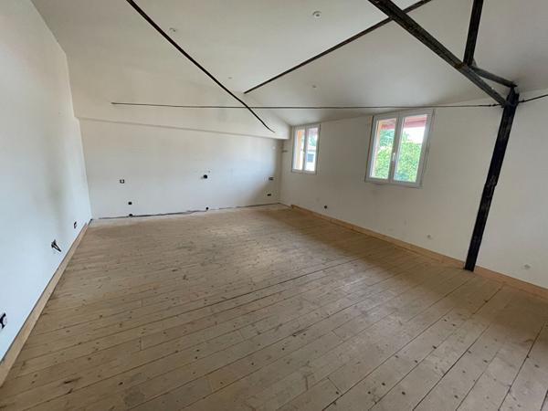 Pessac proche du centre local professionnel  de plus de 150m2 à louer
