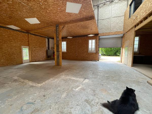 Pessac proche du centre local professionnel  de plus de 150m2 à louer
