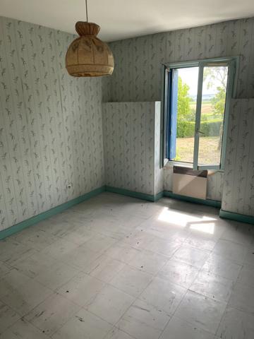 Ensemble immobilier avec fort potentiel à Dangé-Saint-Romain [REF. 7032]