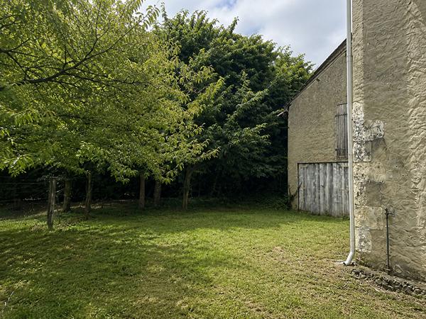 Ensemble immobilier avec fort potentiel à Dangé-Saint-Romain [REF. 7032]