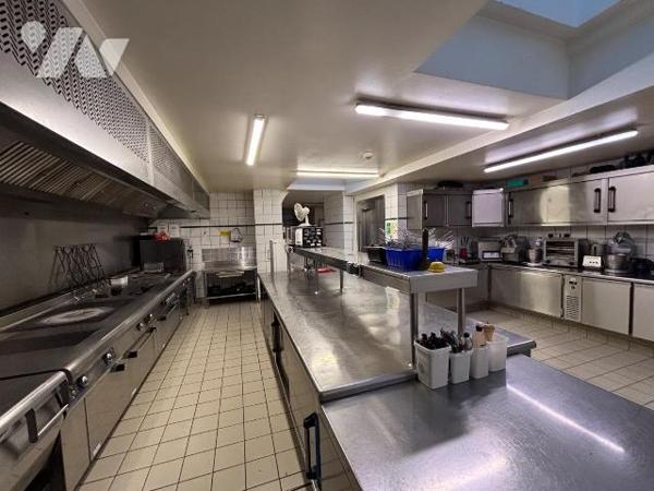 Au pied du château fort de Sedan, murs et fond de commerce d' une institution située dans les A...