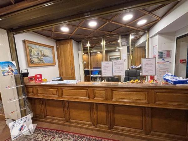 Au pied du château fort de Sedan, murs et fond de commerce d' une institution située dans les A...