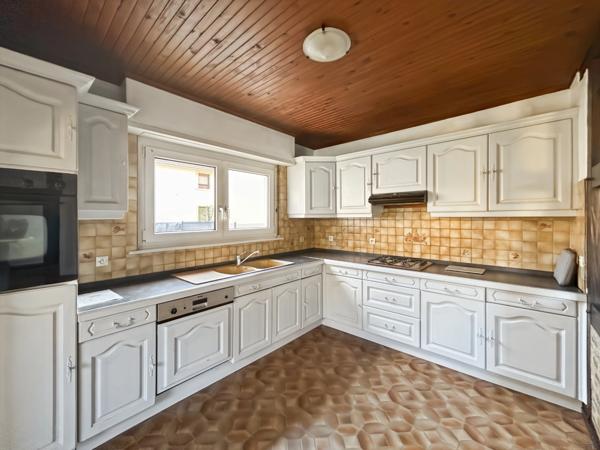 67400 Illkirch-Graffenstaden – MAISON ALSACIENNE À COLOMBAGES – 5 PIÈCES – 3 CHAMBRES – 119 M² – SANS JARDIN