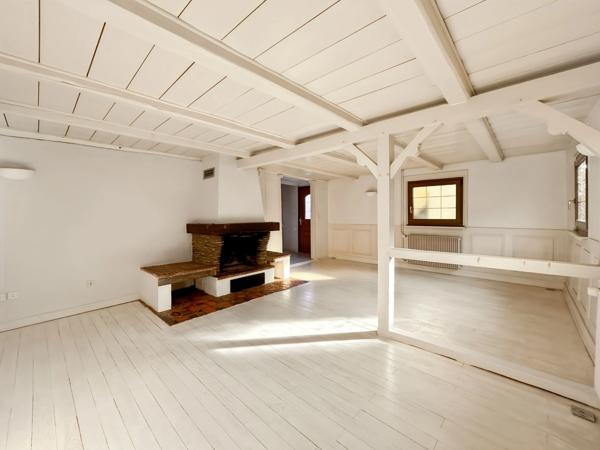 67400 Illkirch-Graffenstaden – MAISON ALSACIENNE À COLOMBAGES – 5 PIÈCES – 3 CHAMBRES – 119 M² – SANS JARDIN