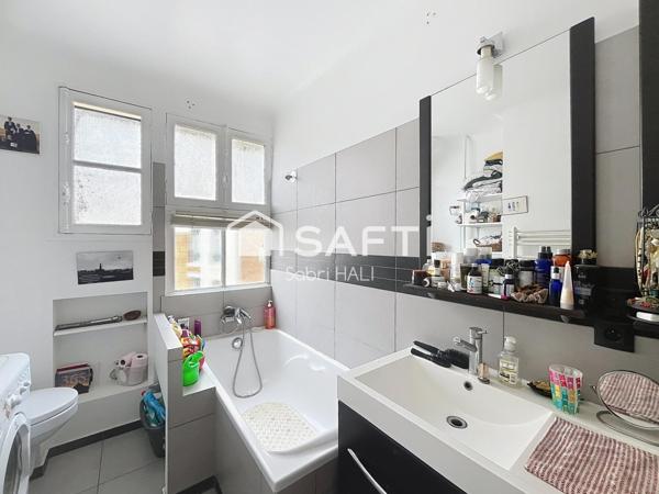 COURBEVOIE- 3 pièces lumineux - 5ème étage, ascenseur, à proximité des commerces et transports.