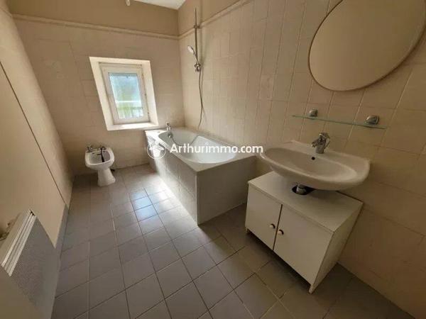 Location Maison 6 pièces 130 m2 à Loulay