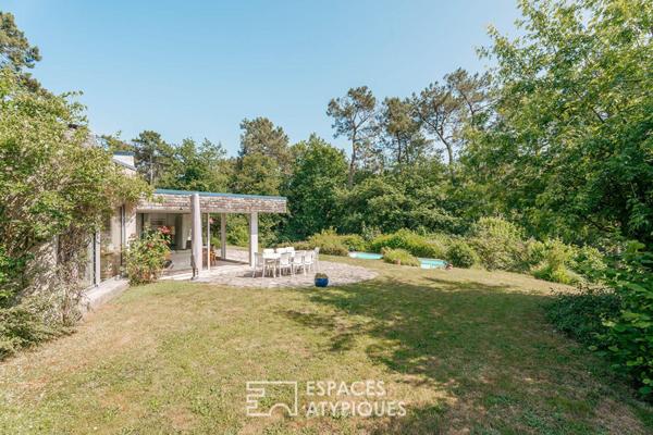 Maison d’architecte avec piscine au coeur du Bois du Vincin