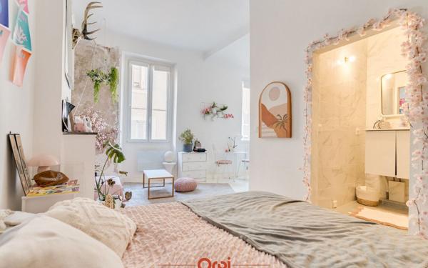 Appartement à vendre    2 pièces • 25 m2 Marseille 2