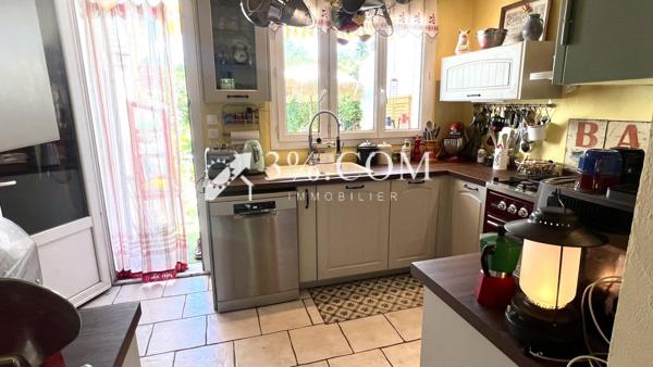 Maison de village
                                                                                                                                                                                                                                                                                                                        3 pièce(s)                                                                                                                                                                                                          1 chambre(s)                                                                                                                                                                                                          70  m²