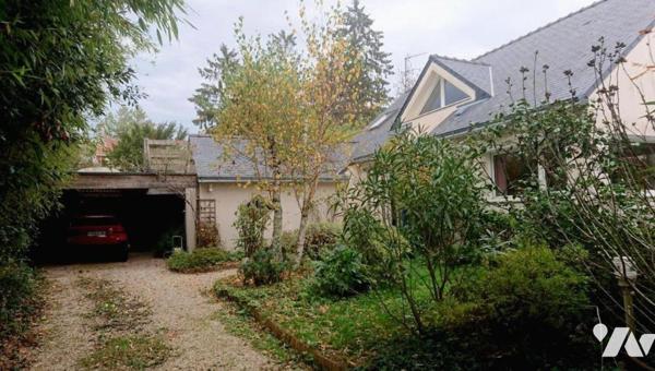 NANTES ZOLA DERVALLIERES Maison d’architecte de 210 m2 avec piscine sur belle parcelle arborée 
