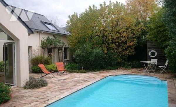 NANTES ZOLA DERVALLIERES Maison d’architecte de 210 m2 avec piscine sur belle parcelle arborée 