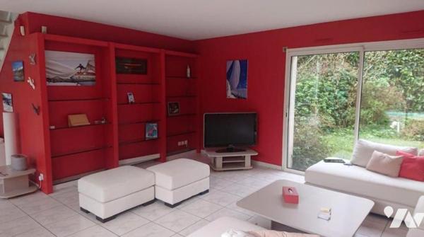 NANTES ZOLA DERVALLIERES Maison d’architecte de 210 m2 avec piscine sur belle parcelle arborée 