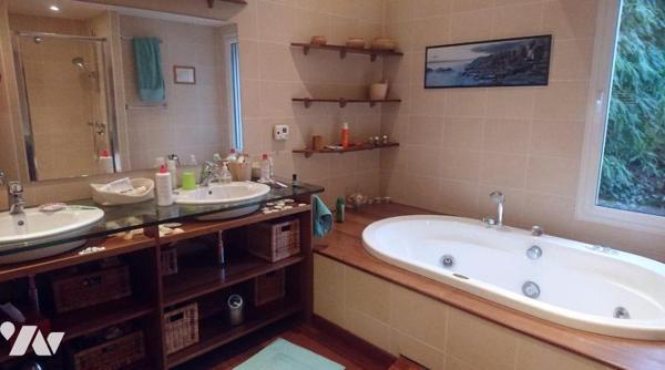 NANTES ZOLA DERVALLIERES Maison d’architecte de 210 m2 avec piscine sur belle parcelle arborée 