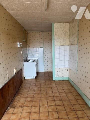 Maison de bourg à rénover avec garage et dépendances