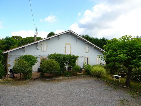 Landes 40250 MUGRON, propriété comprenant 2 maisons 184 m²  et 125 m²