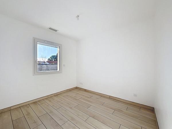 EXCLUSIVITE - VILLA RECENTE DE 93 M² SUR 357 M² DE TERRAIN A 5 MINUTES A PIED DES COMMERCES