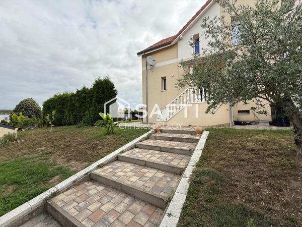 Maison familiale de 136m2 avec jardin et terrasse.