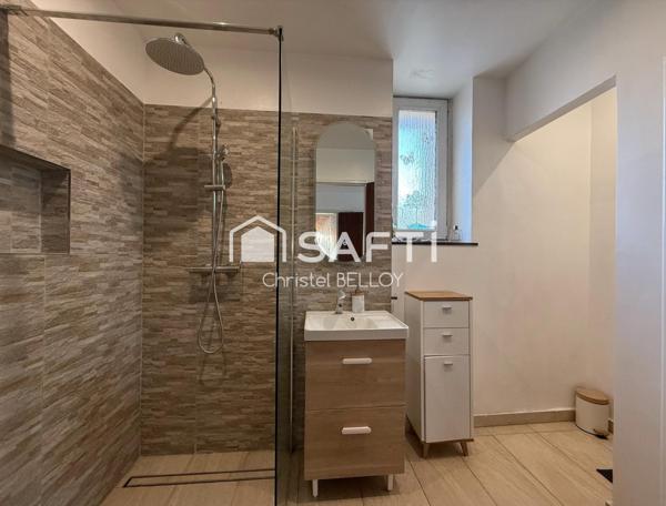 Maison familiale de 136m2 avec jardin et terrasse.