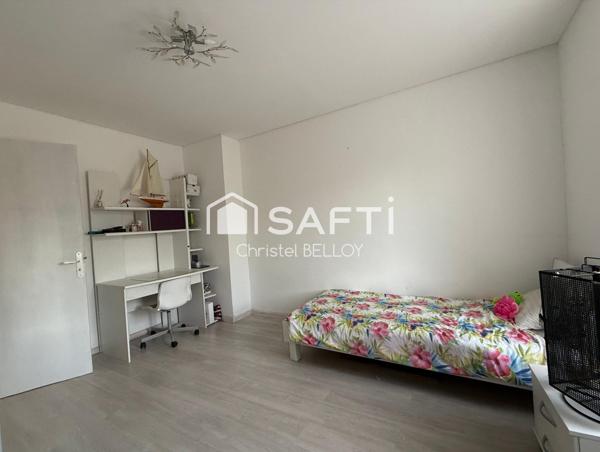 Maison familiale de 136m2 avec jardin et terrasse.