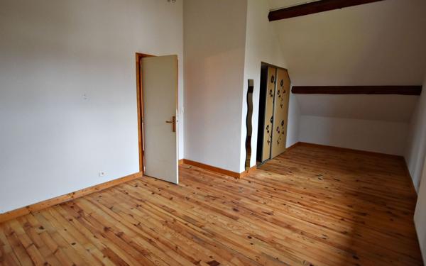 Maison à vendre    6 pièces • 194,28 m2 Villerest