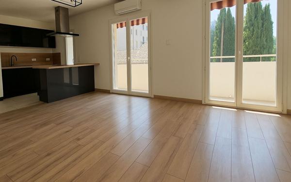 Appartement à vendre    3 pièces • 68,09 m2 Marseille 10