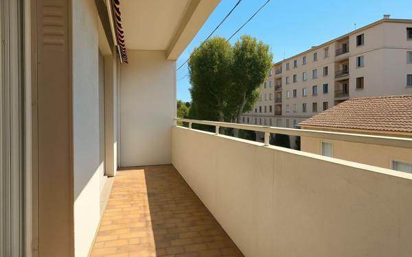 Appartement à vendre    3 pièces • 68,09 m2 Marseille 10
