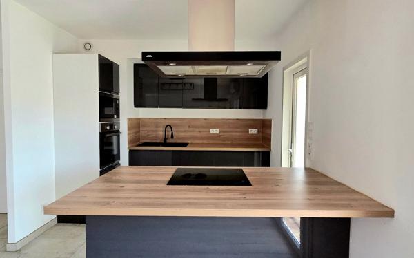 Appartement à vendre    3 pièces • 68,09 m2 Marseille 10