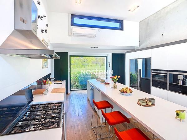 Demeure contemporaine de 228m²  5 chambres et piscine avec terrain de 6273m²