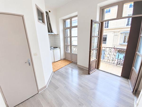 Appartement Mont De Marsan T1 bis avec balcon 25,50 m2