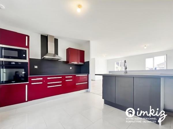 Maison 6 pièces de 119m² rénovée avec jardin.