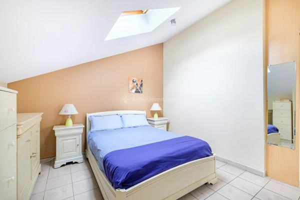 Vente                                                      Maison
                        
                     6 pièces                      147 m2                     à Villeurbanne