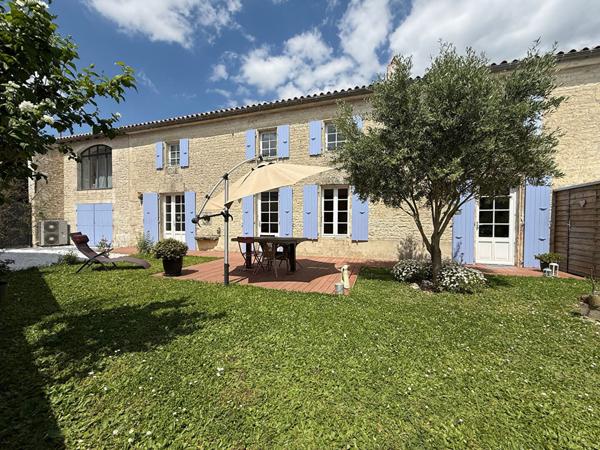 Maison Surgeres 5 pièce(s) 190 m2